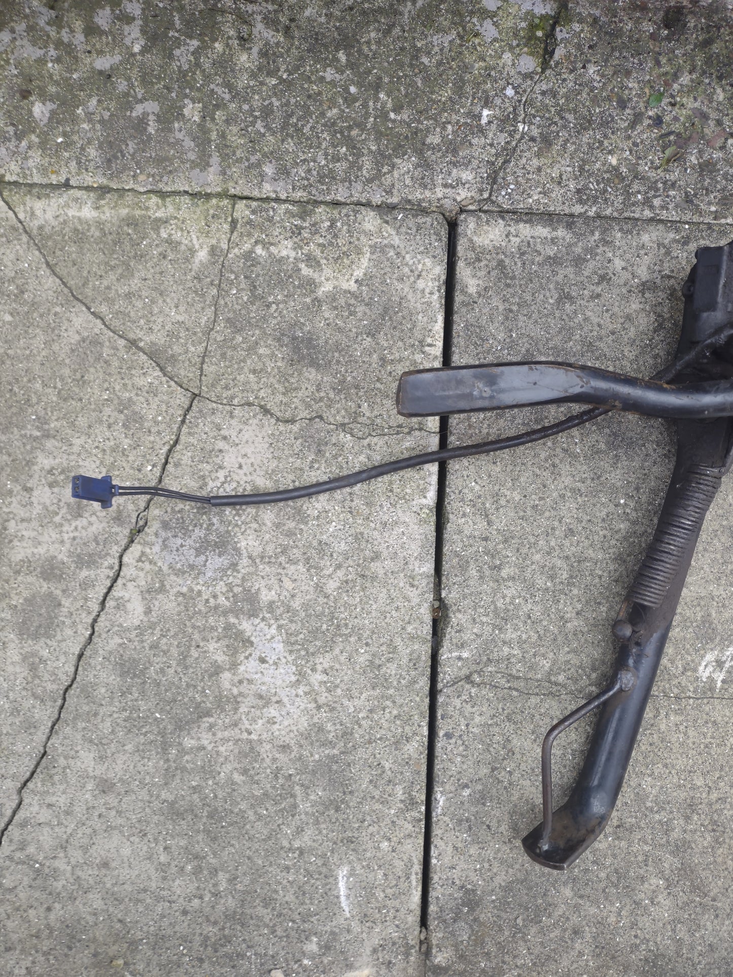 Yamaha YBR 125 front foot rest and side stand