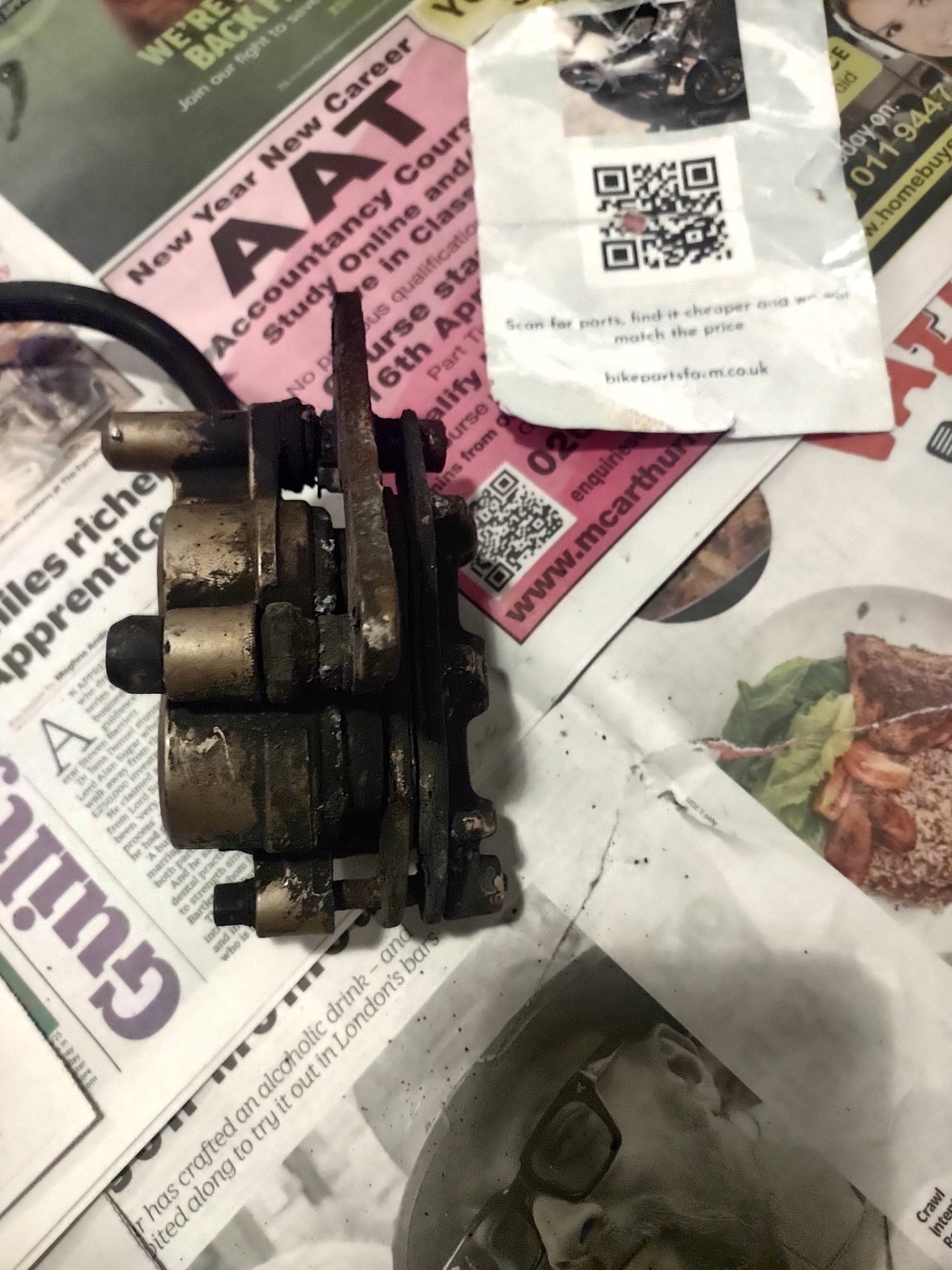Honda CBR 125 R front caliper, grip and mirror