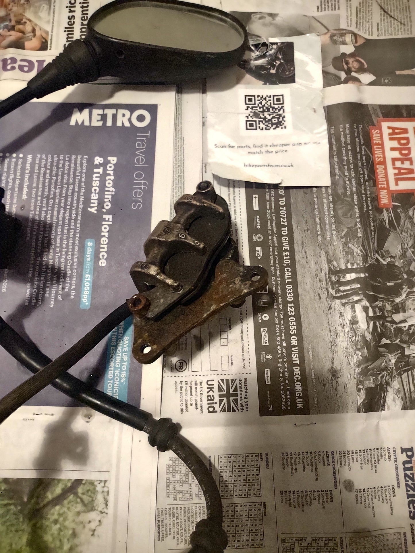 Honda CBR 125 R front caliper, grip and mirror
