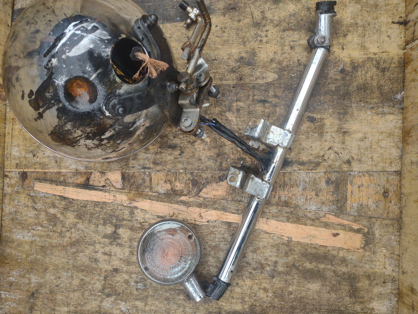 Yamaha dragstar 650 headlamp, bracket, indicator (OEM) used