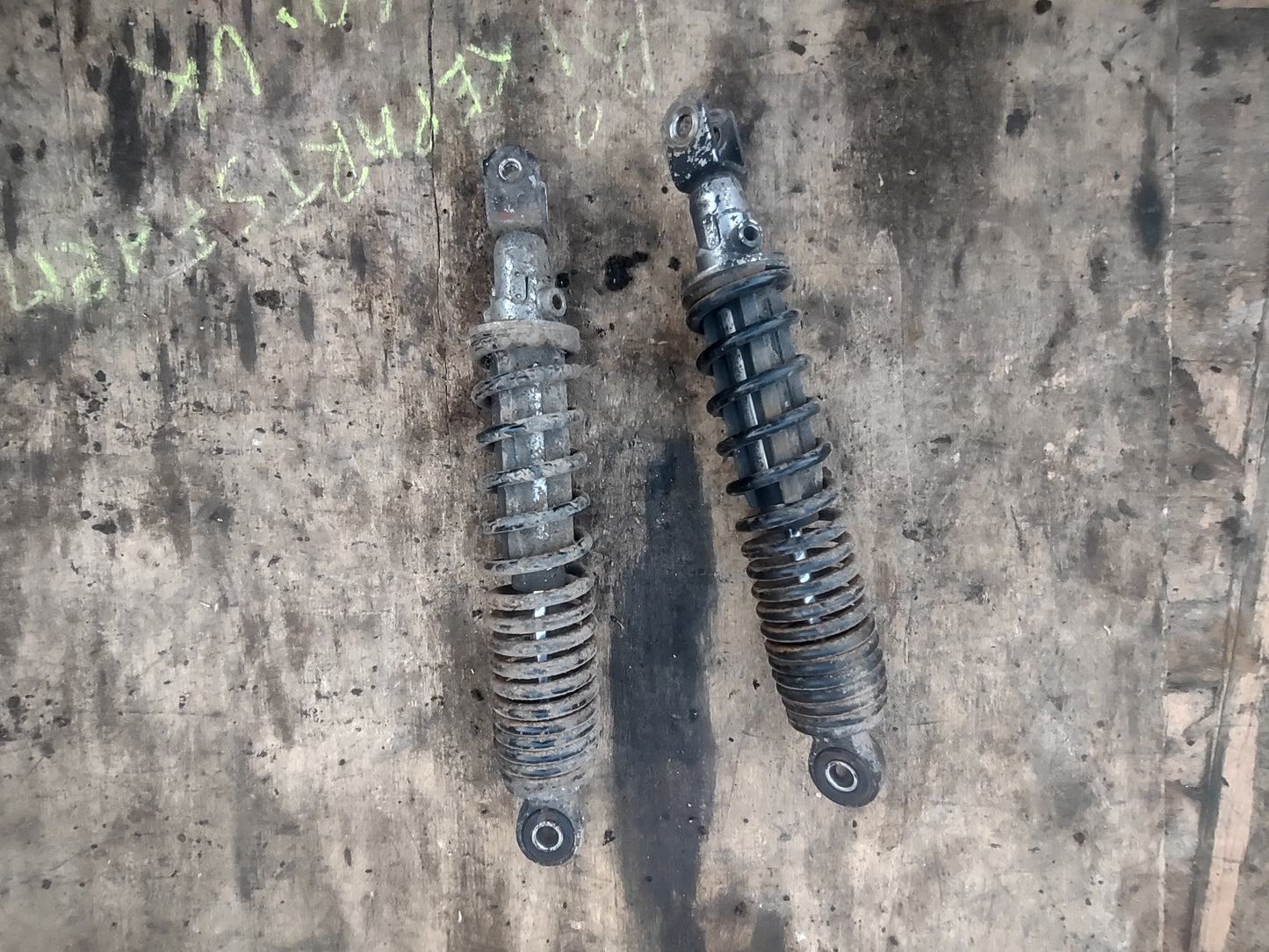 Honda PES 125 rear shockers