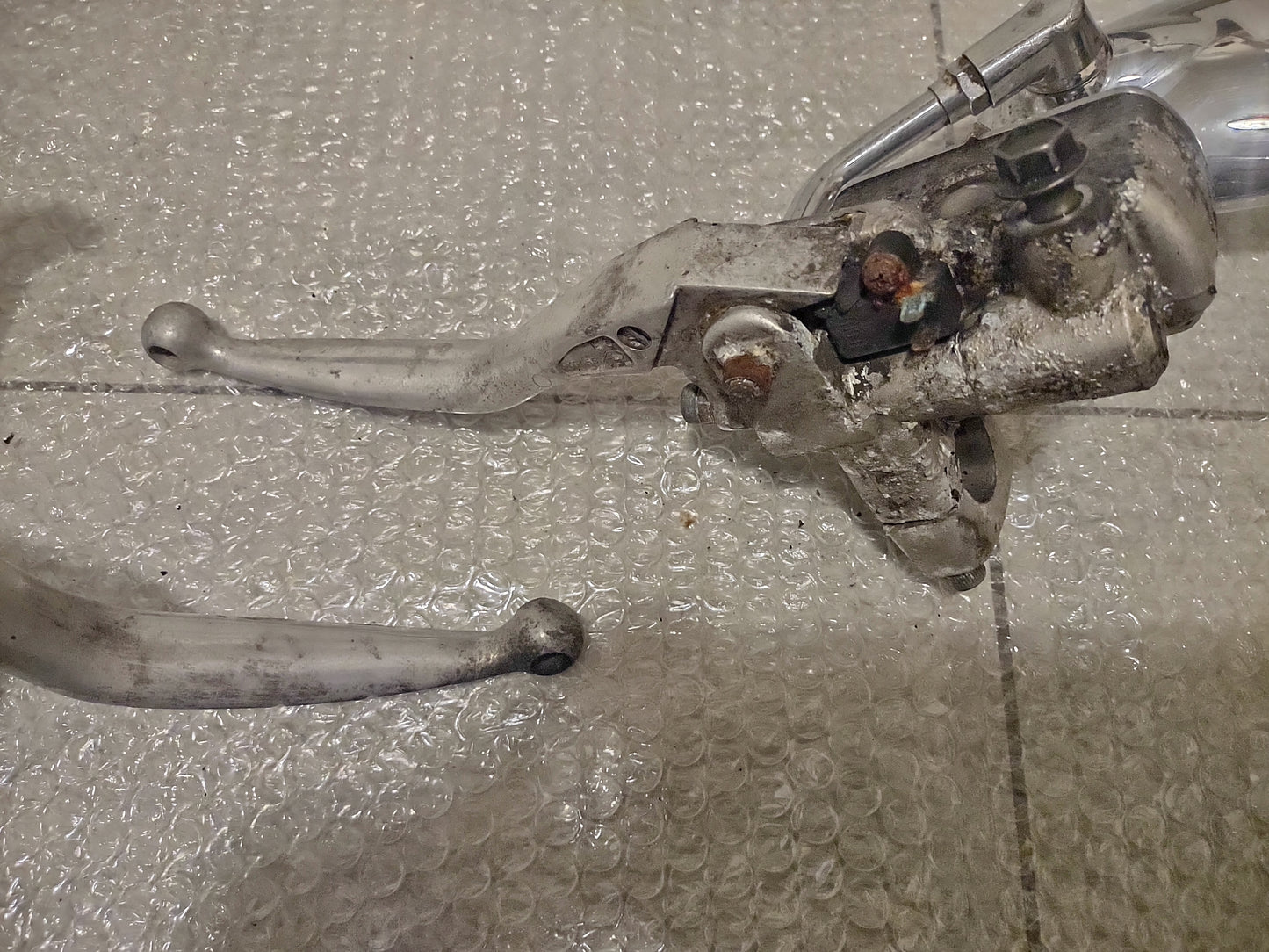 Yamaha xvs 650 dragstar brake booster, mirror, lever/s (OEM) used