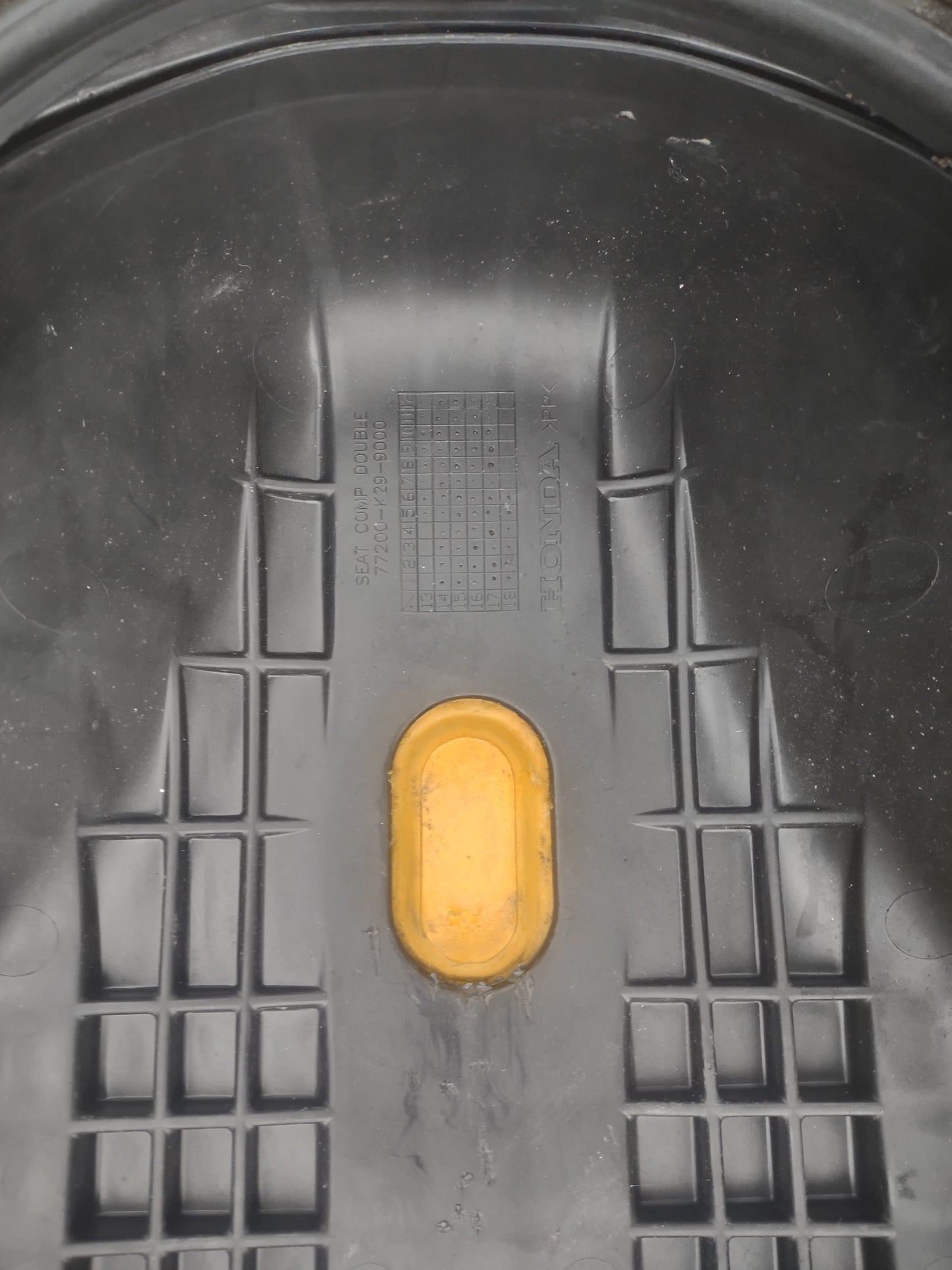 Honda ANC 125 / SH MODE 125 seat and bucket (OEM) used