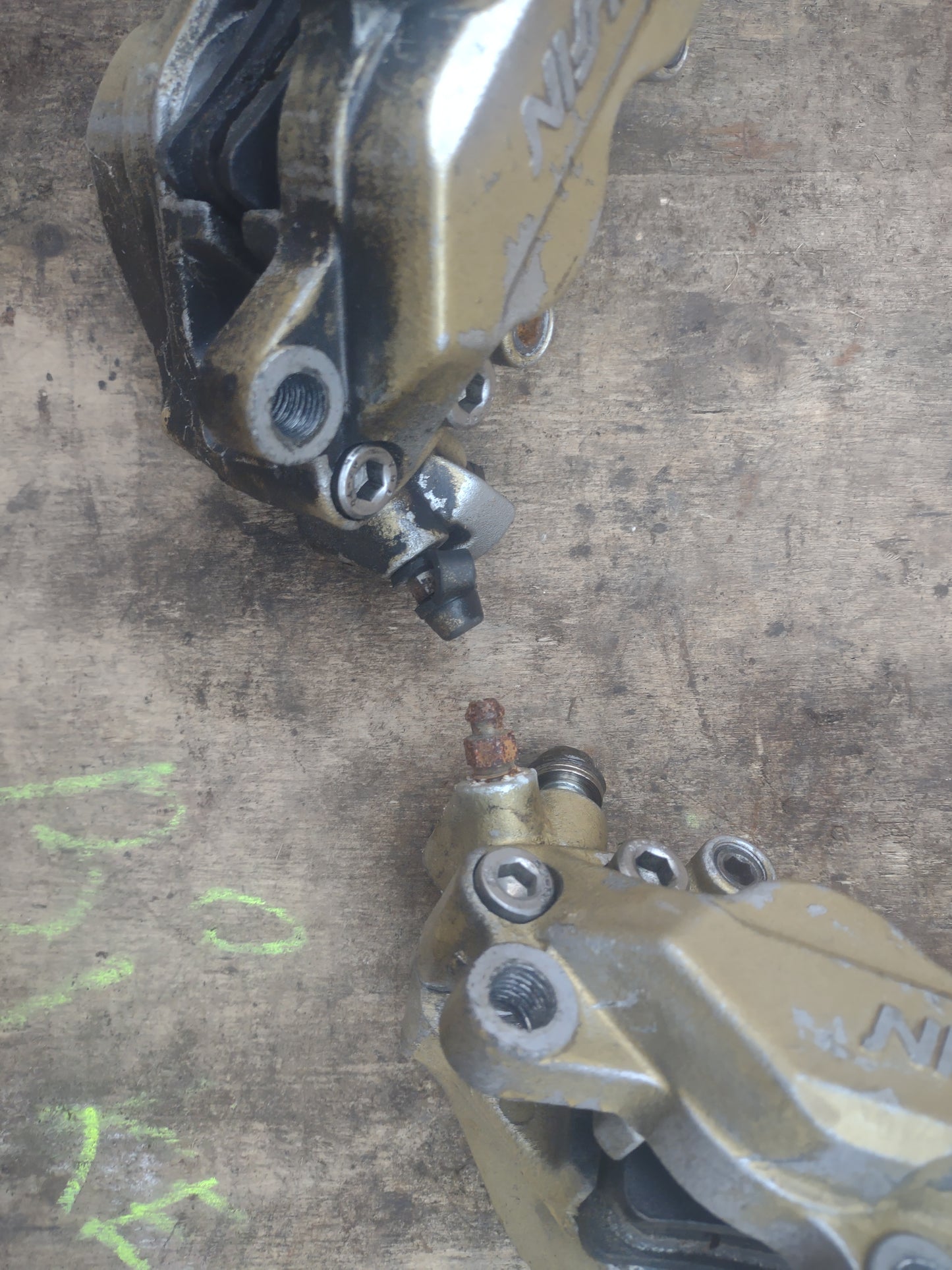 Kawasaki ZZR600 front brake callipers- Nissin- (OEM) used