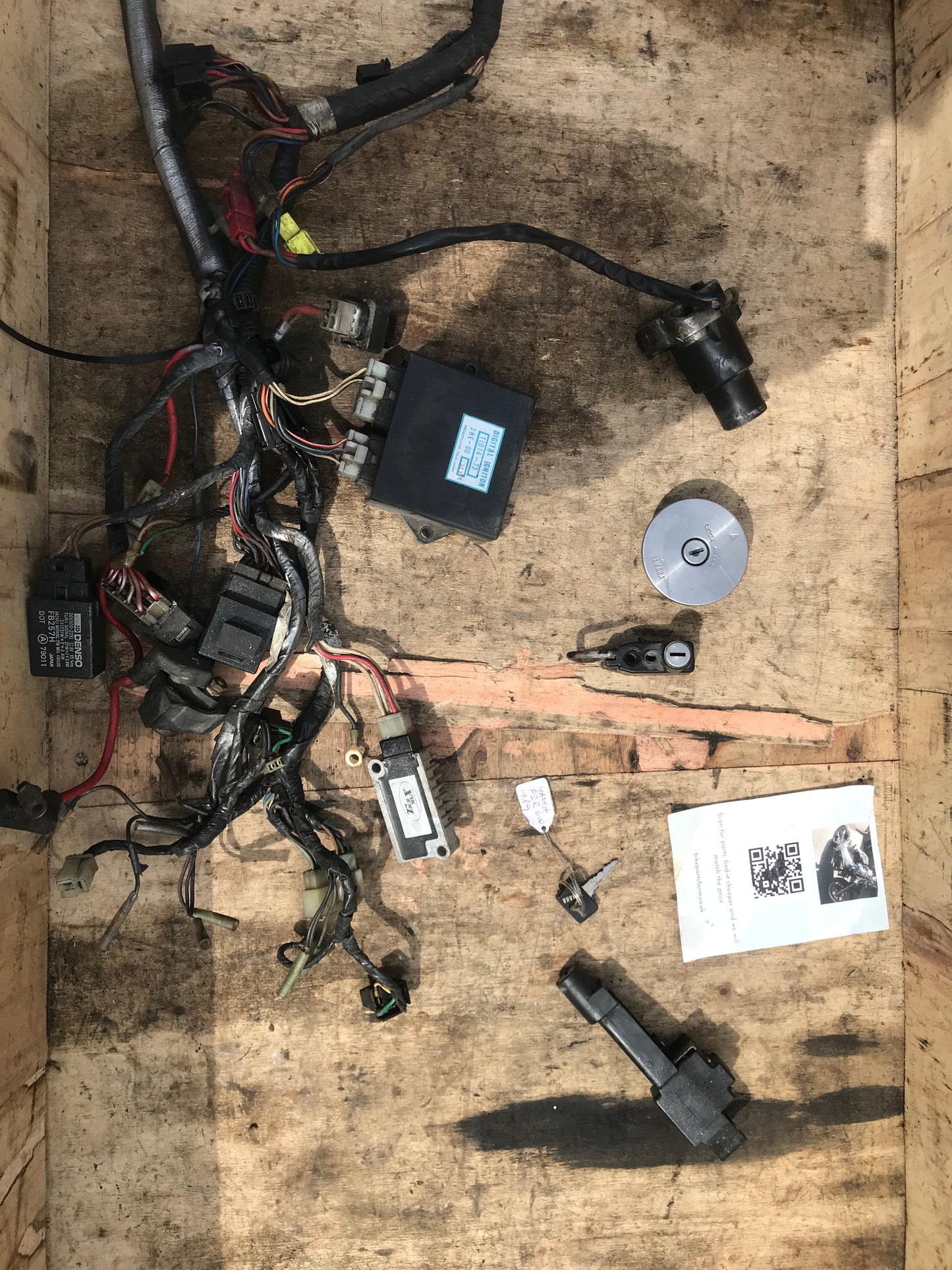Yamaha FZR 600 wiring, ECU, locks & key 3HE 1989