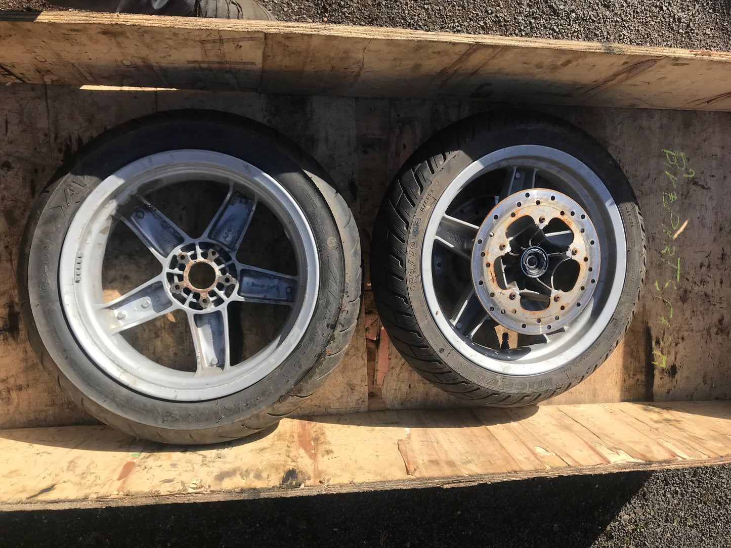 Piaggio X8 400 wheels & tyres