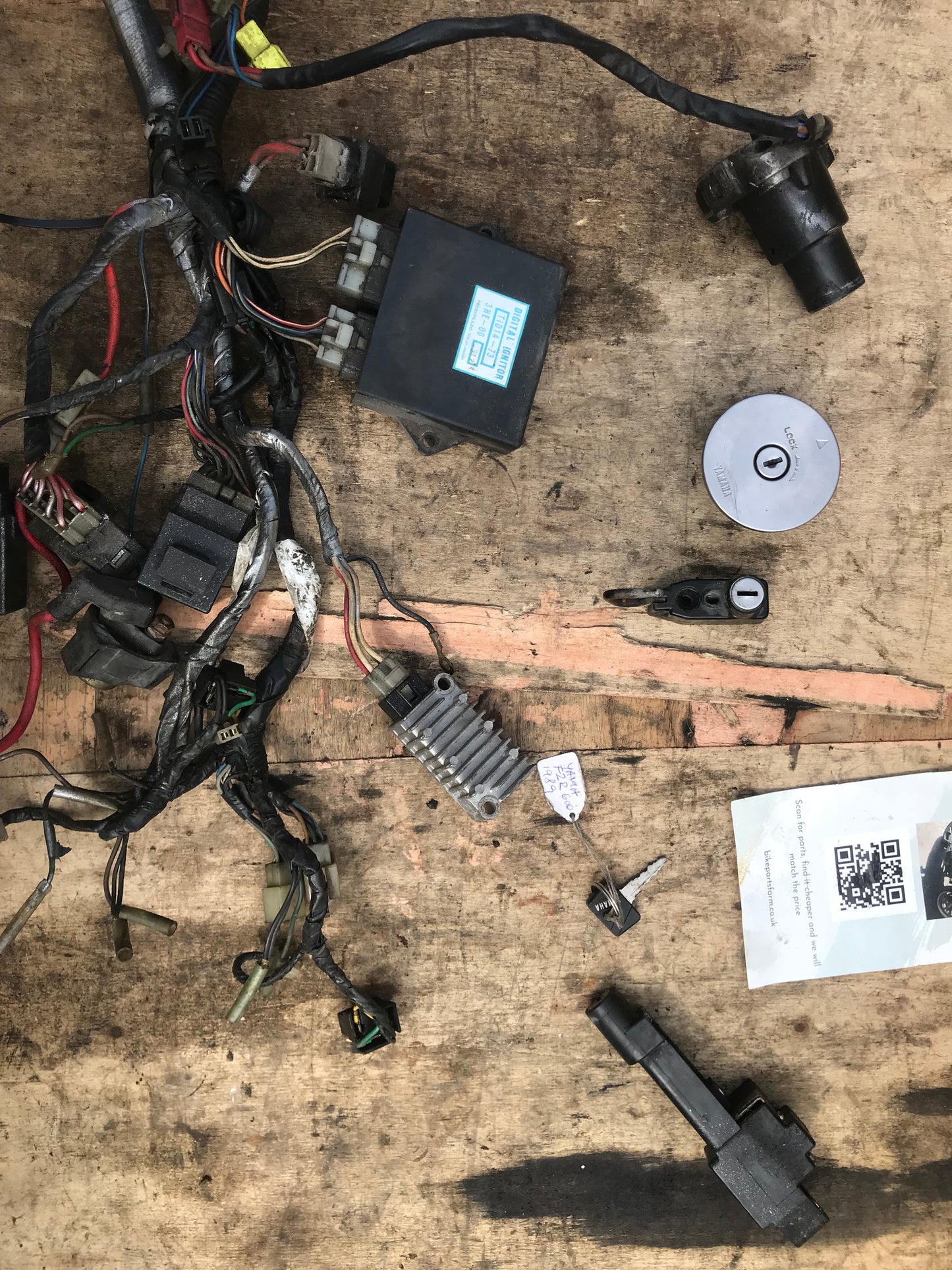 Yamaha FZR 600 wiring, ECU, locks & key 3HE 1989