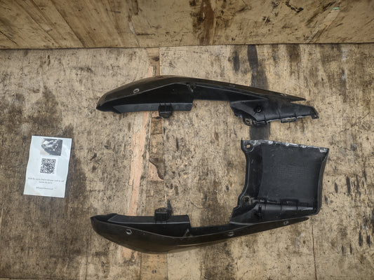 Yamaha YBR 125 fairings, mudguards, rear light.