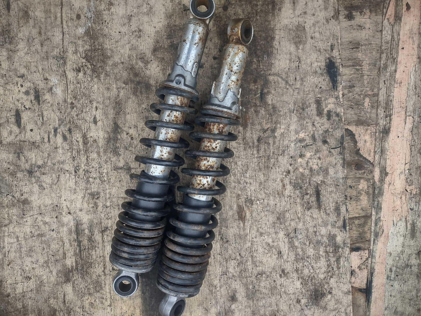 Yamaha YBR 125 rear shock absorbers