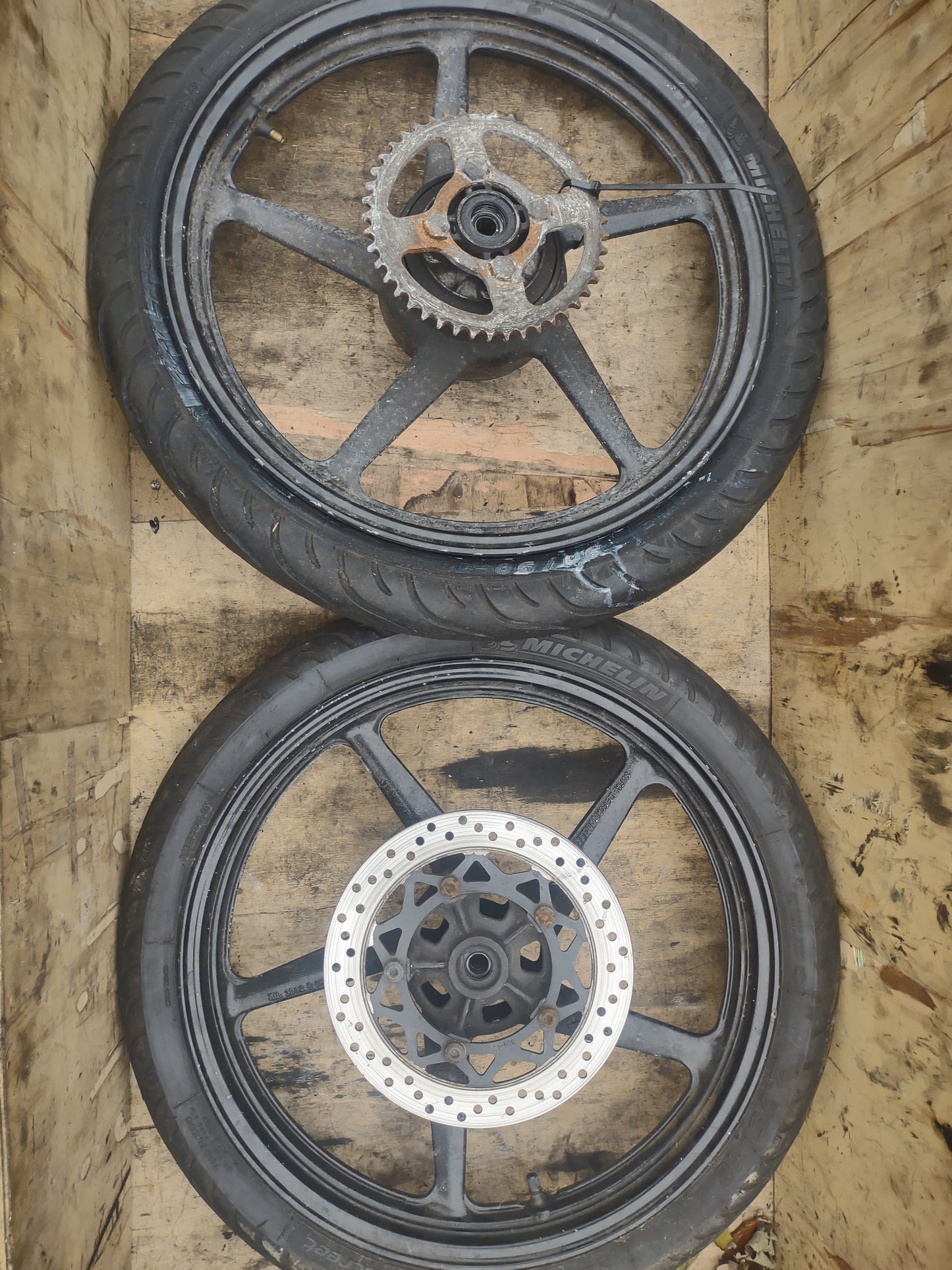 Yamaha YBR 125 wheels & tyres