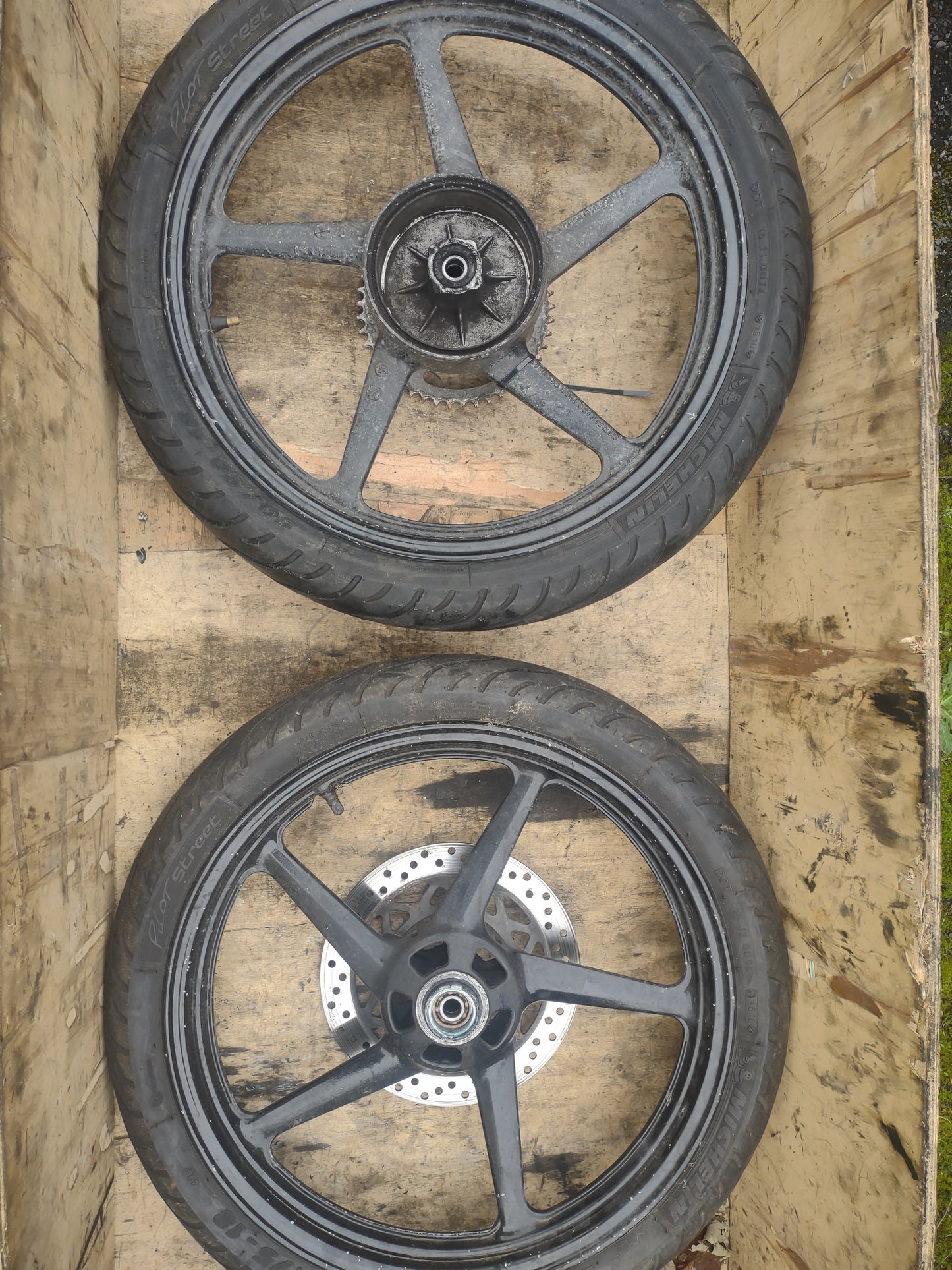 Yamaha YBR 125 wheels & tyres