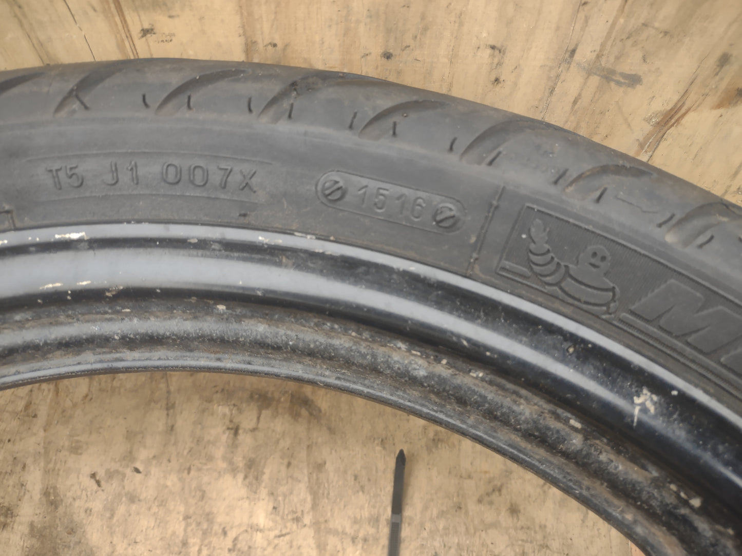 Yamaha YBR 125 wheels & tyres