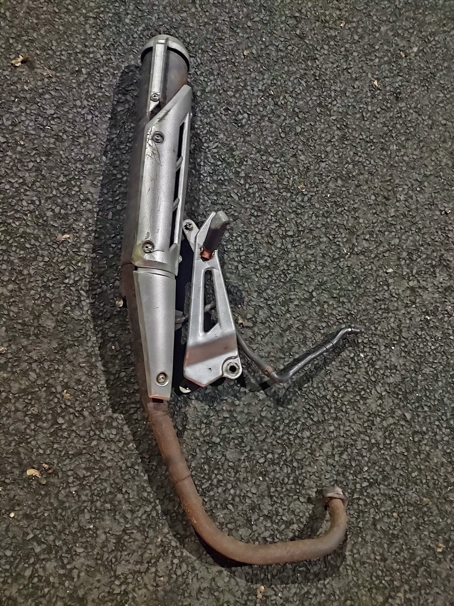 YAMAHA YBR 125 exhaust