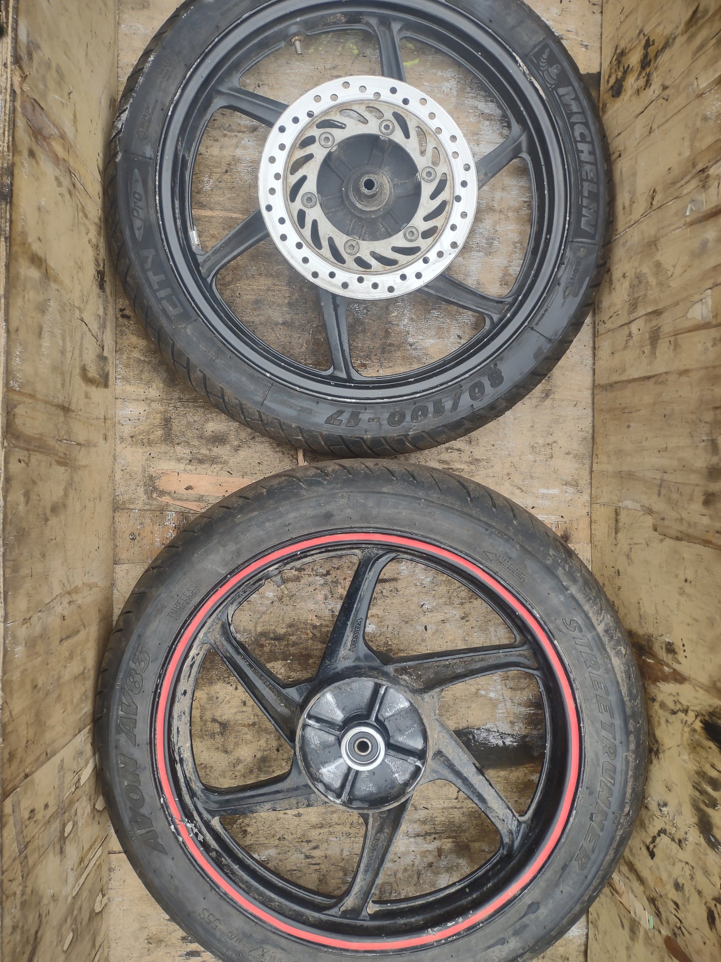 Hobda CBF 125 wheels & tyres