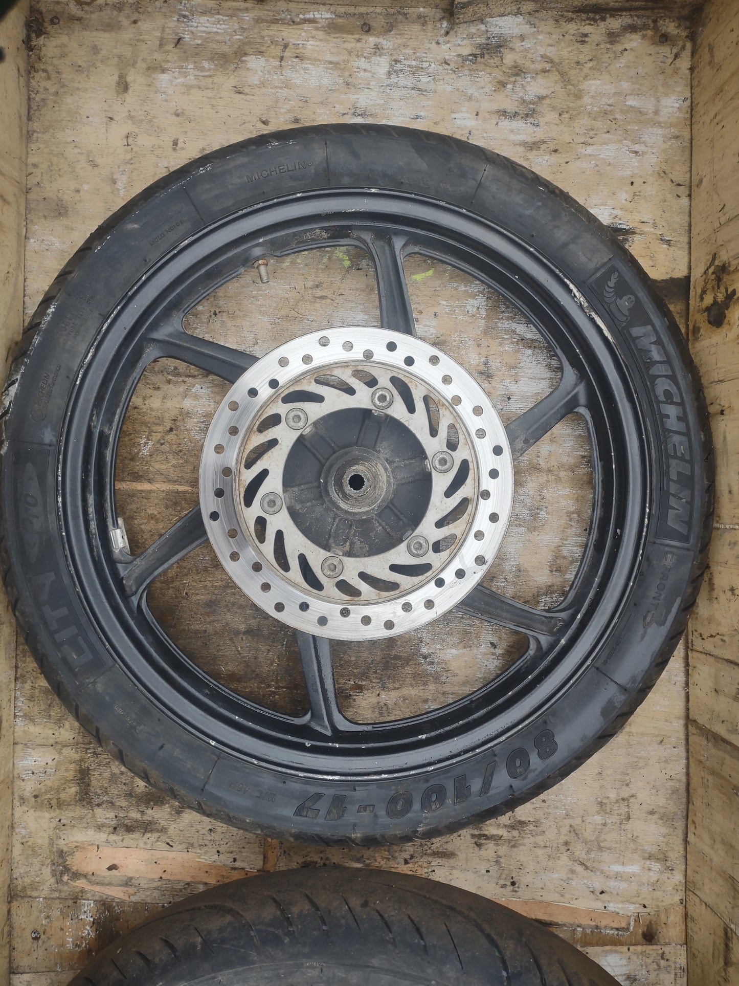 Hobda CBF 125 wheels & tyres