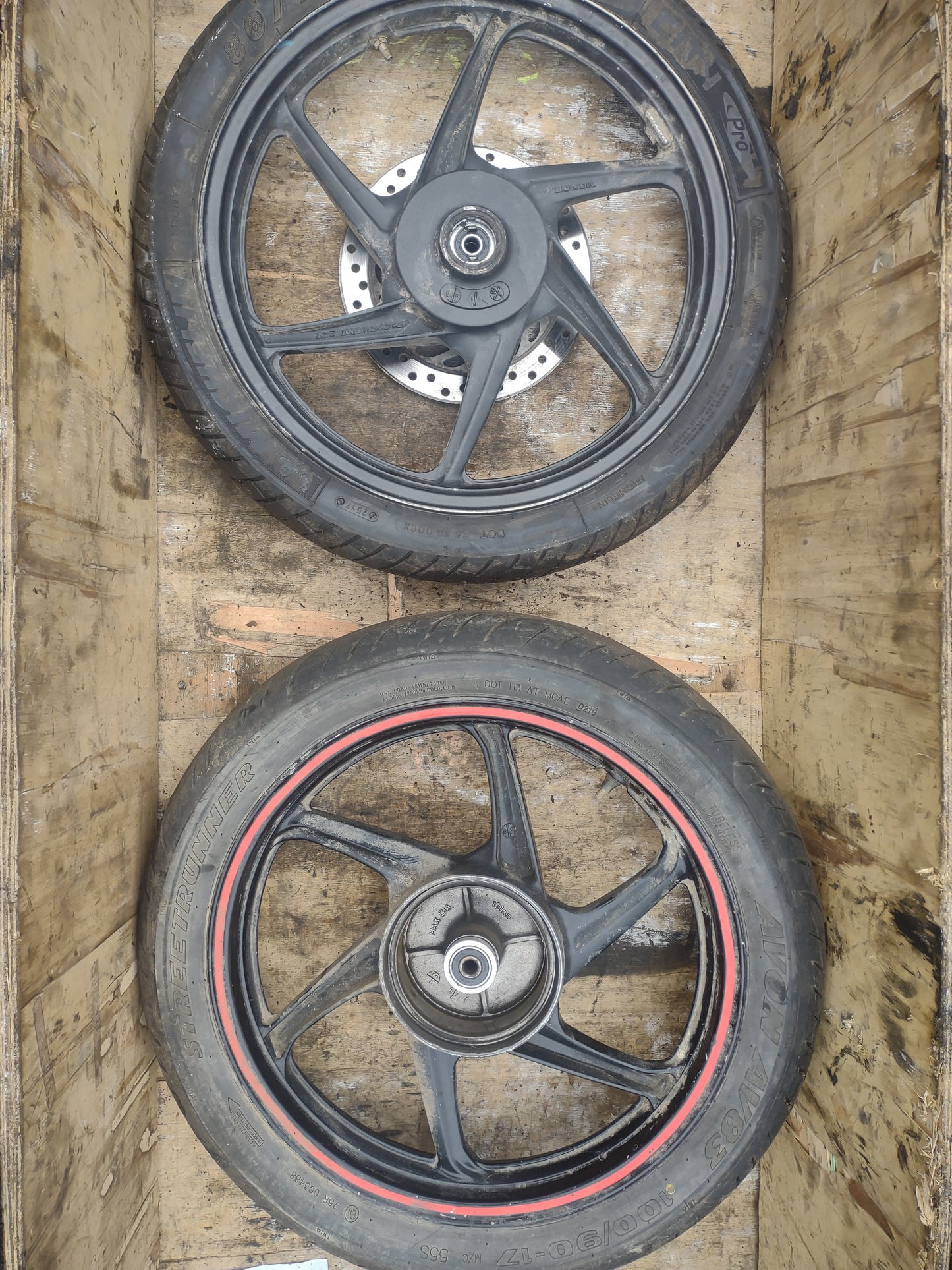 Hobda CBF 125 wheels & tyres