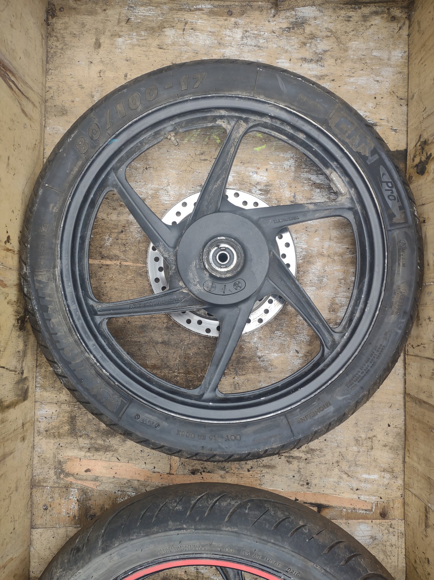 Hobda CBF 125 wheels & tyres