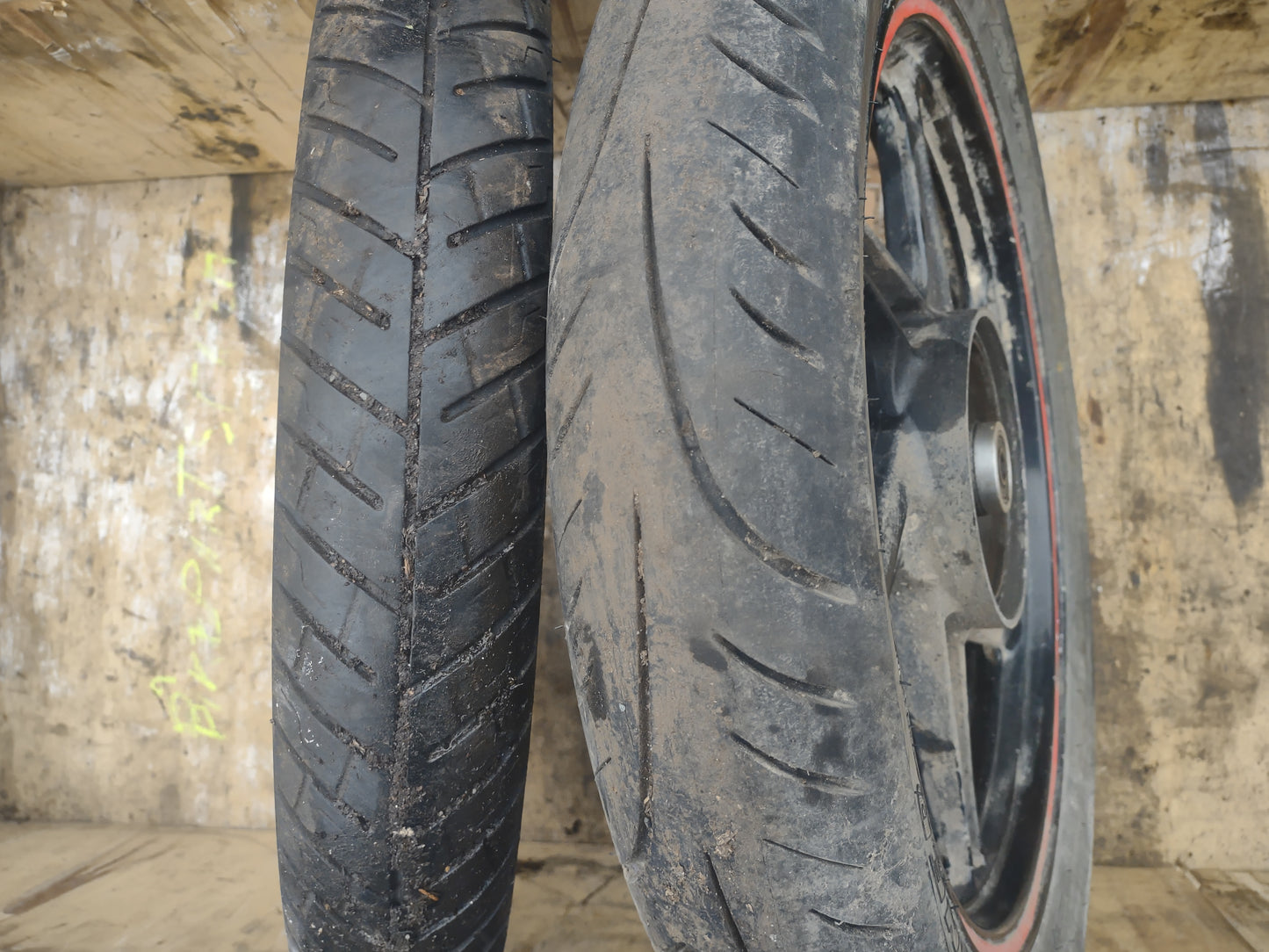 Hobda CBF 125 wheels & tyres