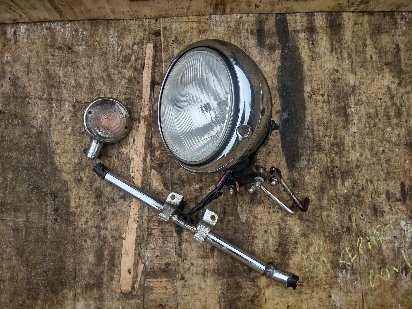 Yamaha dragstar 650 headlamp, bracket, indicator (OEM) used