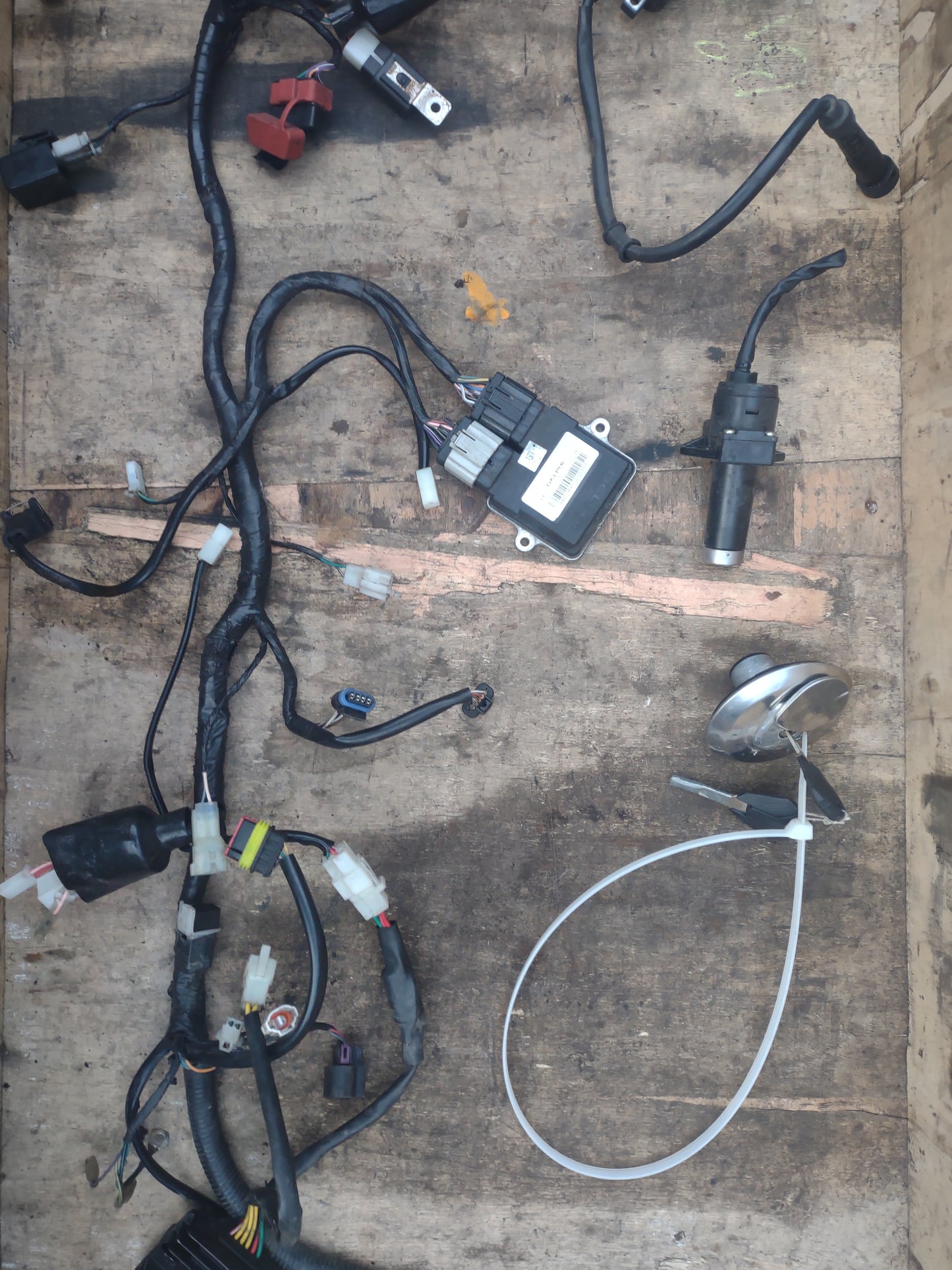 Lexmoto assault 125 KD156 FMI wiring, ECU, rectifier, 2.keys, fuel cap (OEM) used 2022