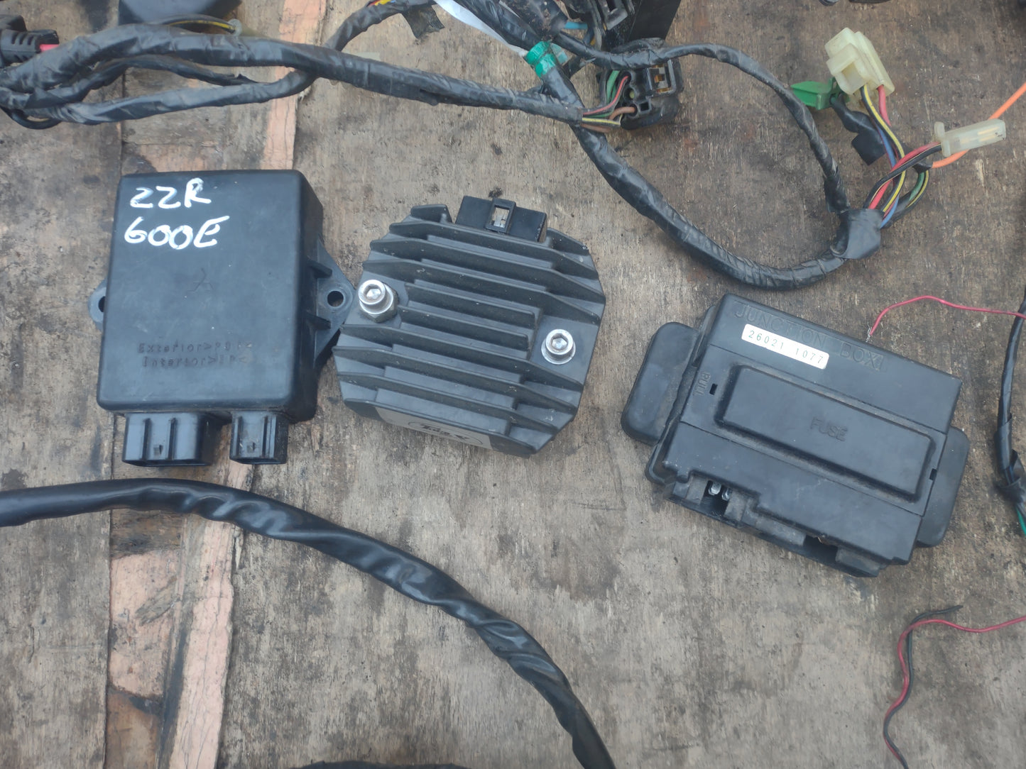 Kawasaki ZZR600 wiring, ECU, rectifier etc
