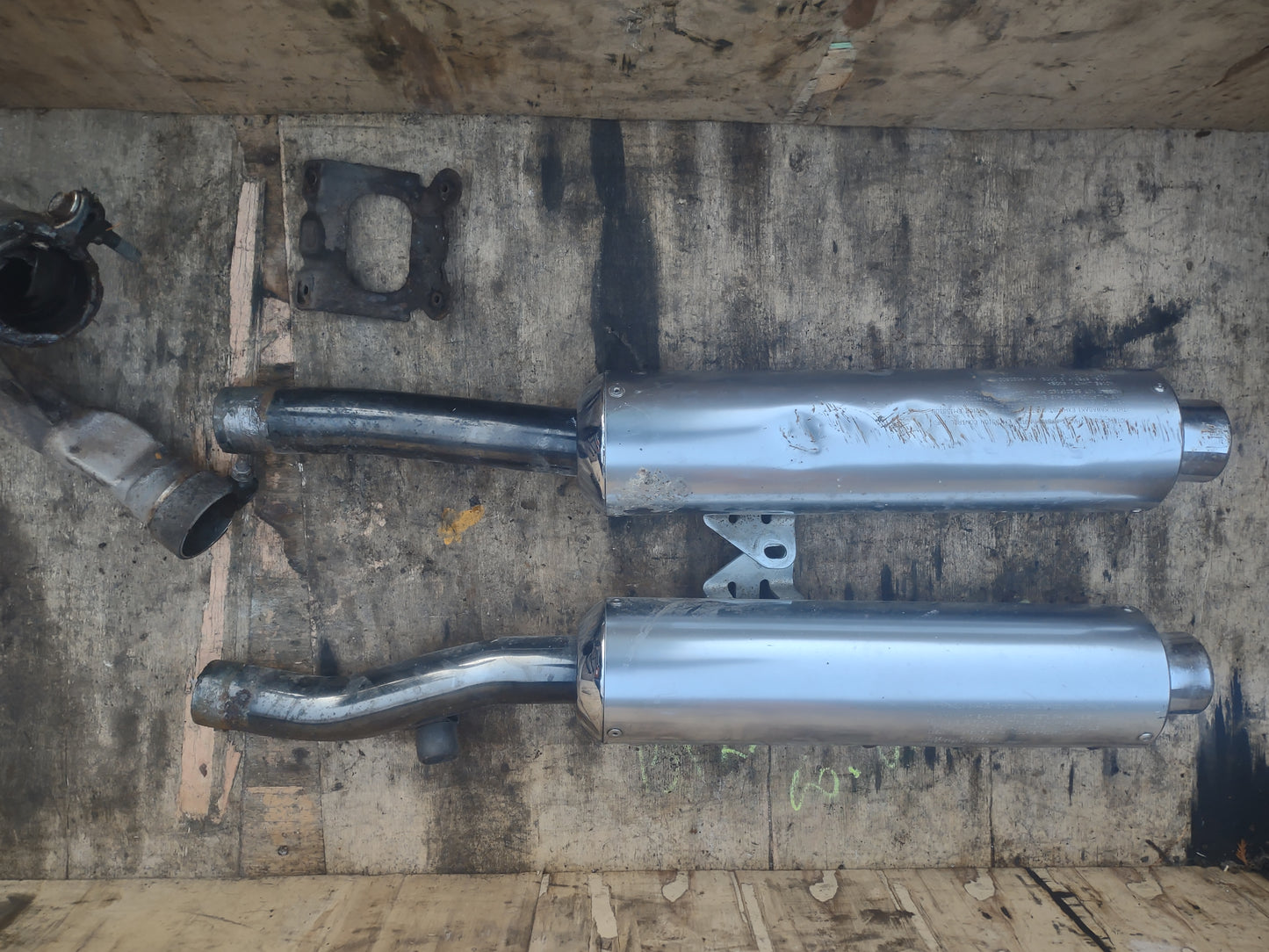 Kawasaki zzr600 exhaust, cans and header (OEM) 1993