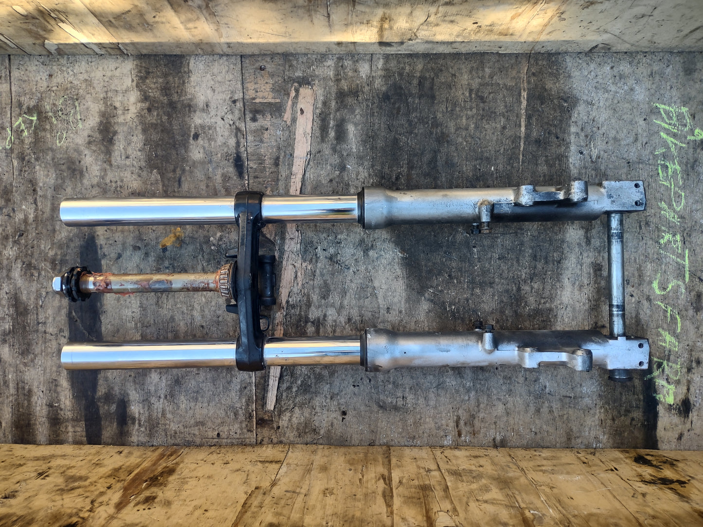 Kawasaki ZZR600 front forks, bottom yoke and spindle (OEM) used