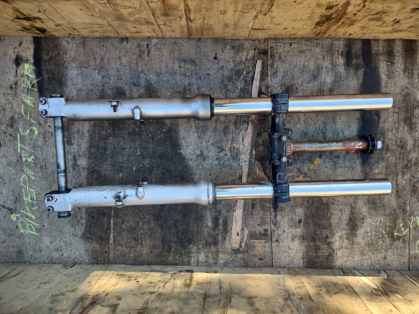 Kawasaki ZZR600 front forks, bottom yoke and spindle (OEM) used