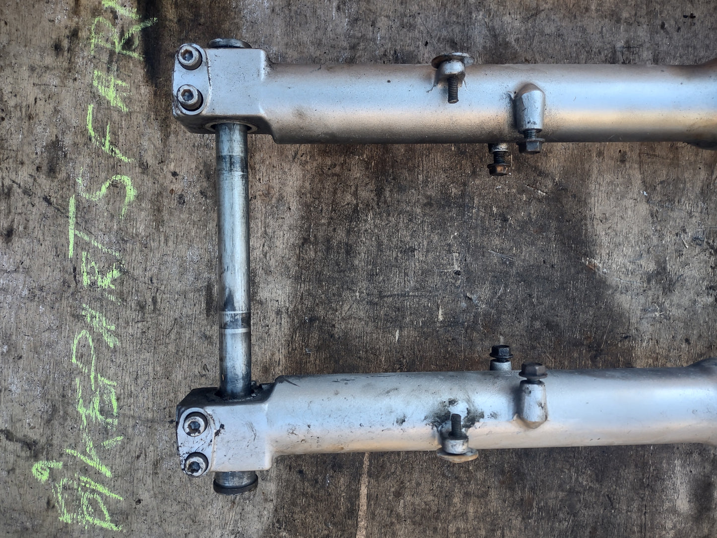 Kawasaki ZZR600 front forks, bottom yoke and spindle (OEM) used