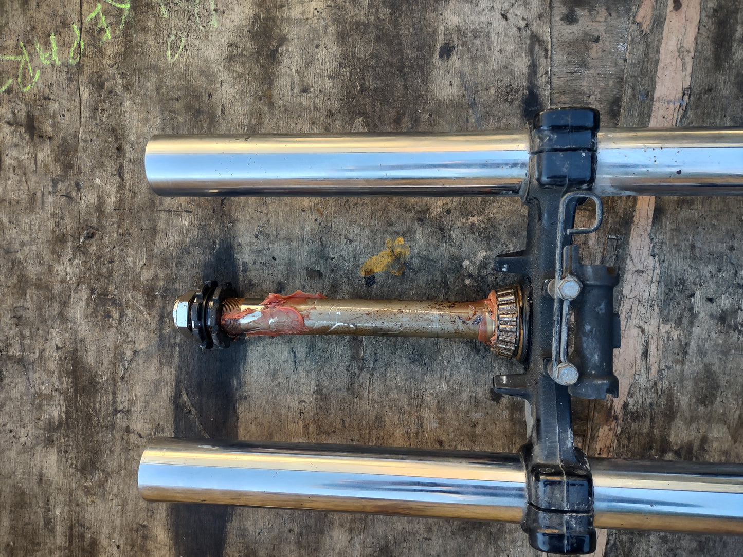 Kawasaki ZZR600 front forks, bottom yoke and spindle (OEM) used