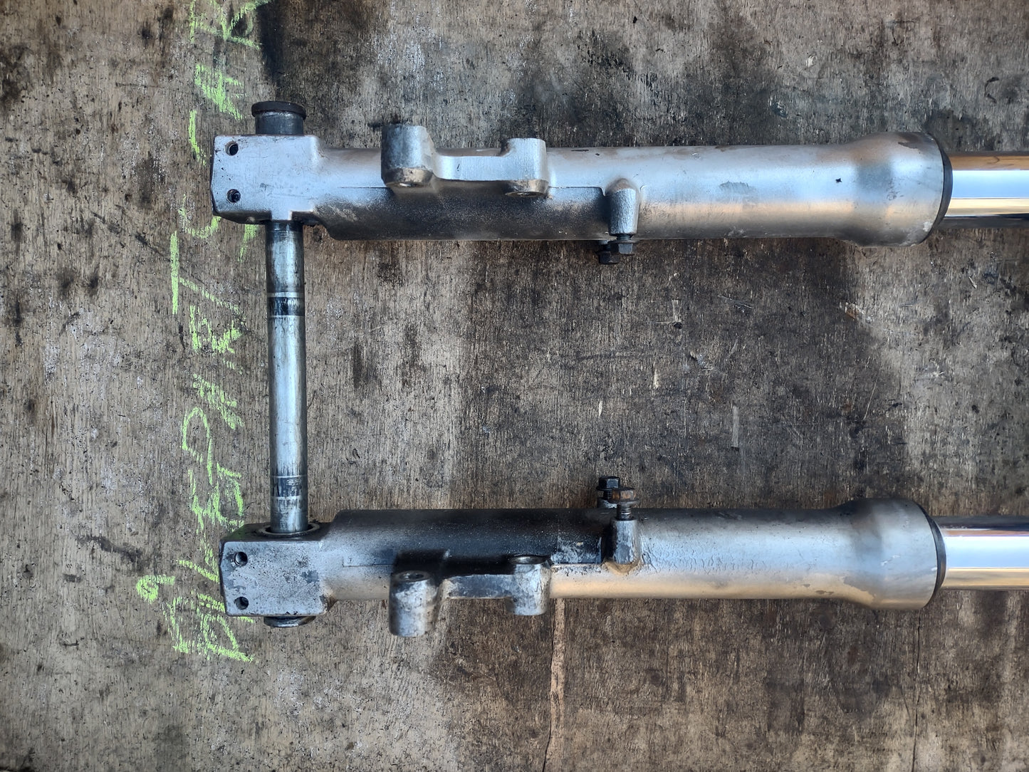 Kawasaki ZZR600 front forks, bottom yoke and spindle (OEM) used