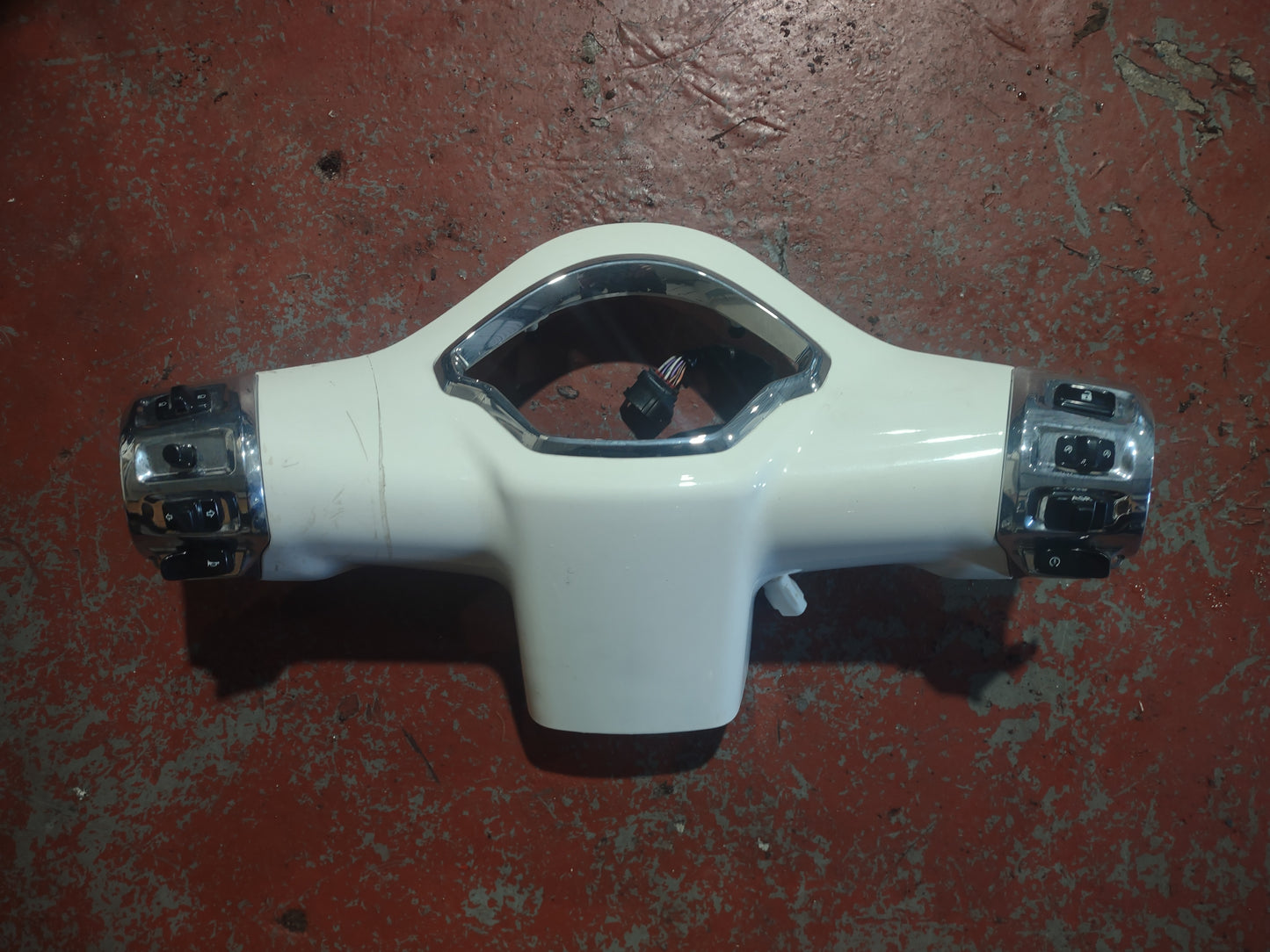 Piaggio vespa GTS 125 switch gear assembly, panel (2024)