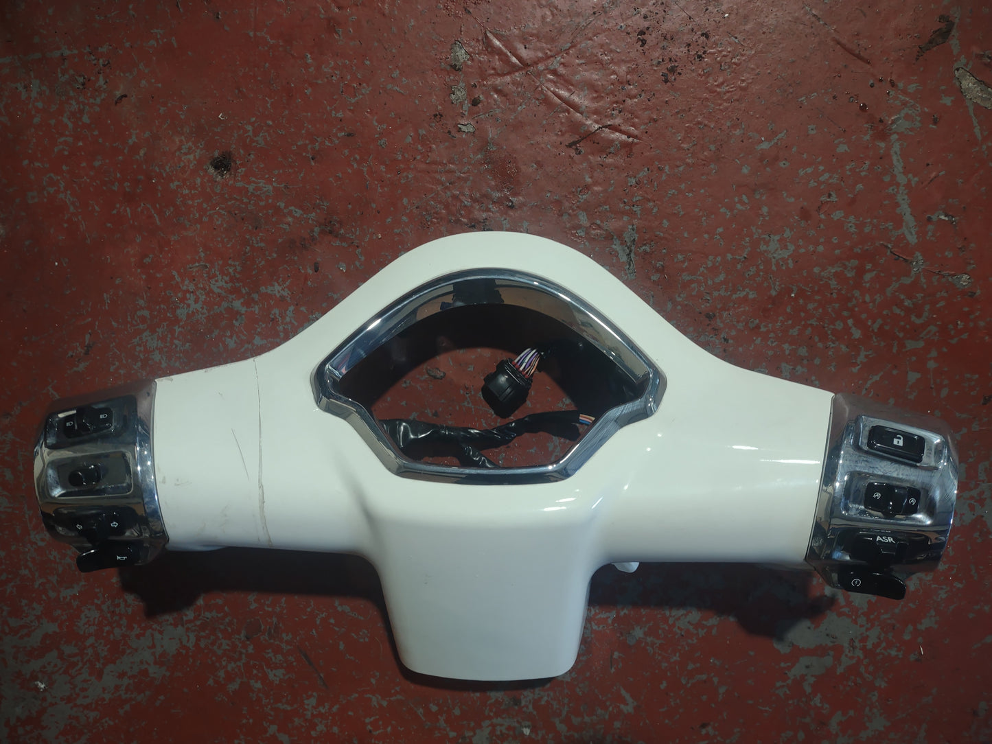 Piaggio vespa GTS 125 switch gear assembly, panel (2024)