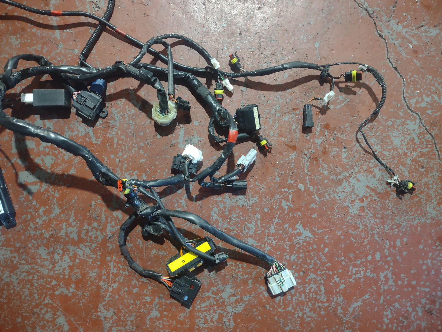 Piaggio vespa GTS 125 wiring loom, ECU (2024)