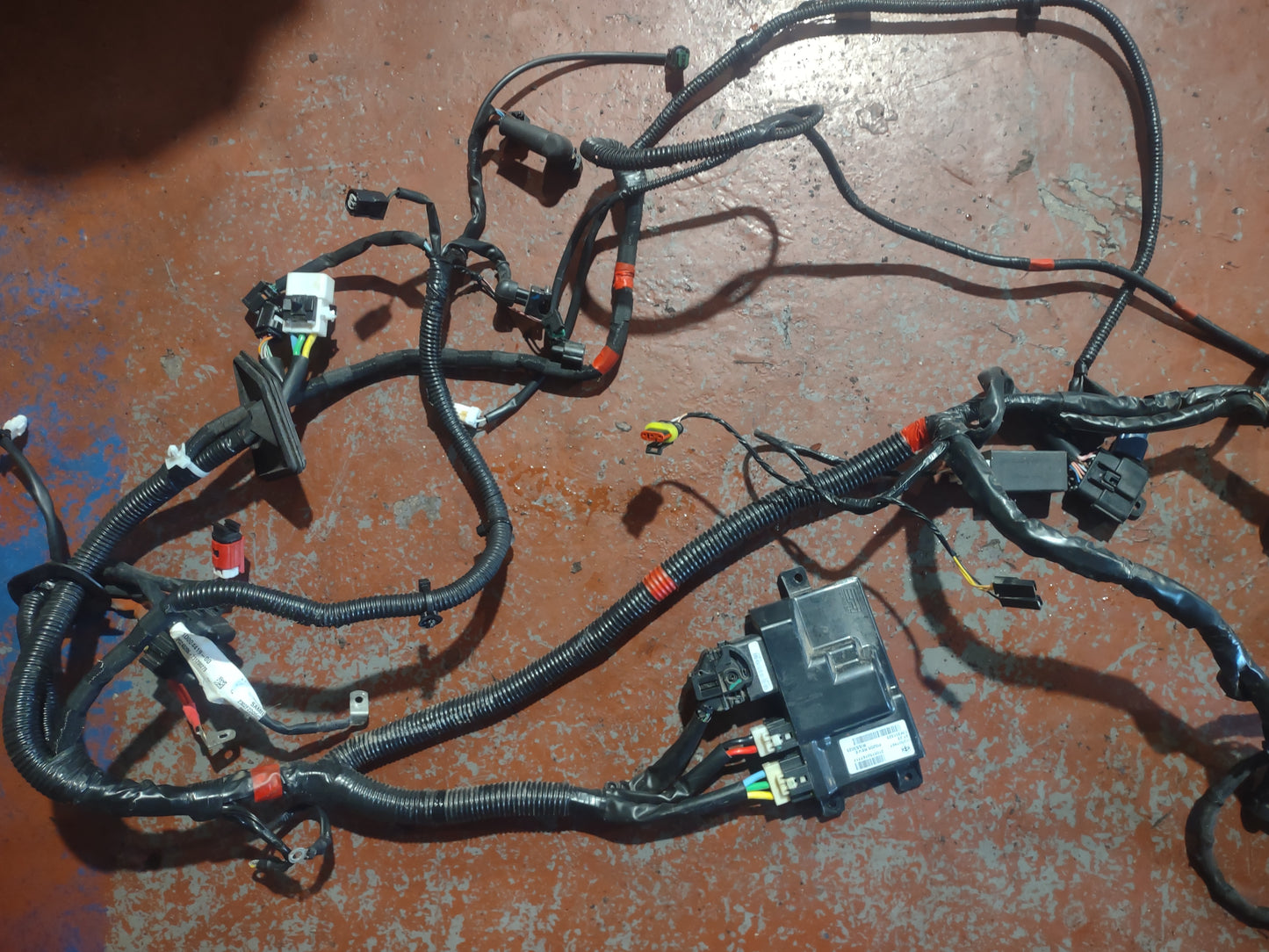 Piaggio vespa GTS 125 wiring loom, ECU (2024)