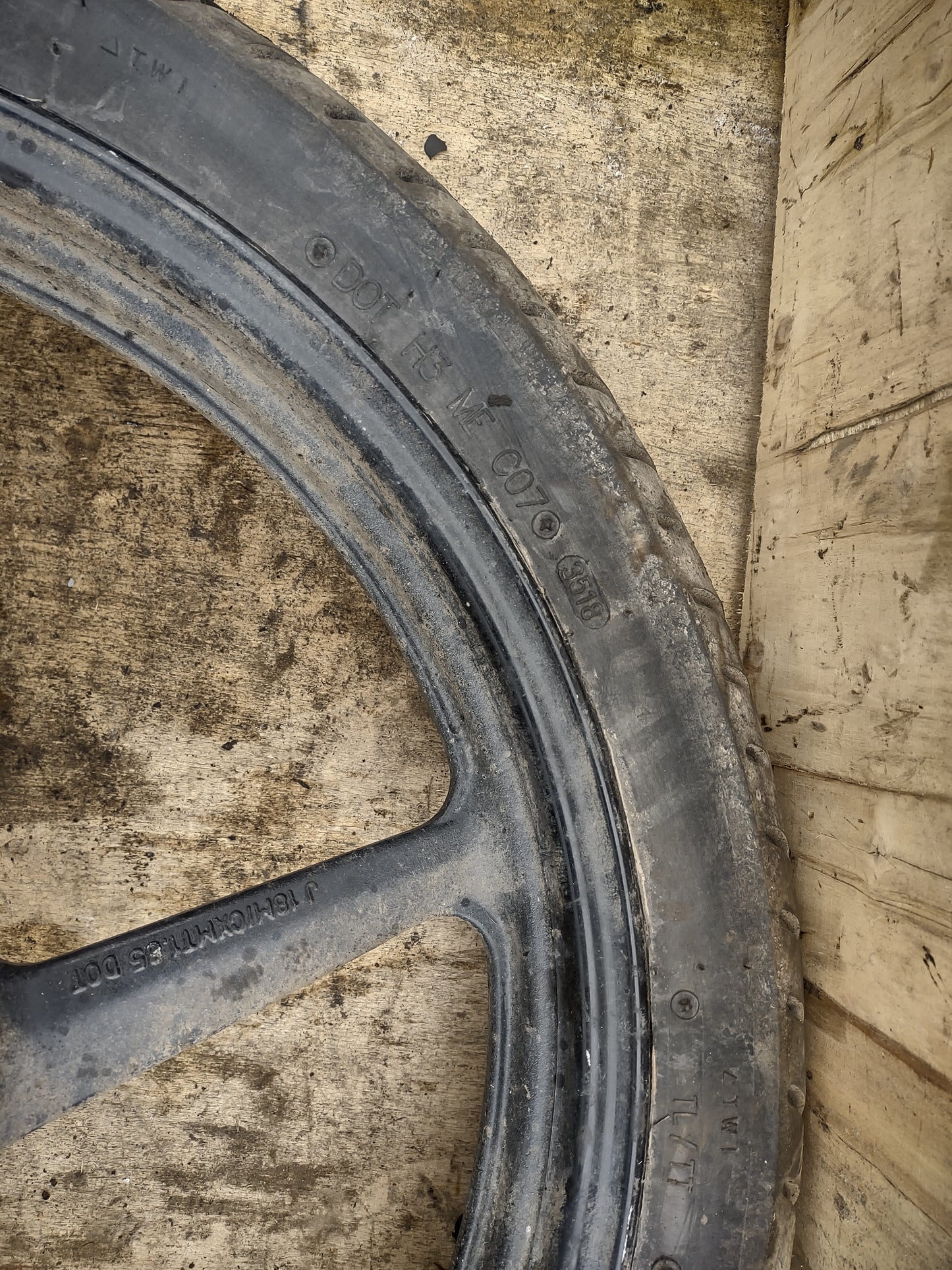 YAMAHA YBR 125 wheels & tyres