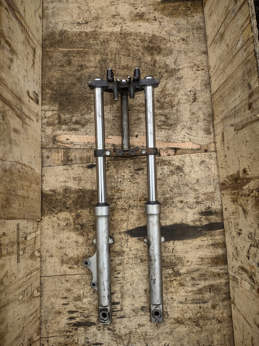 Yamaha YBR 125 front forks shocks absorbers, bottom and top yoke