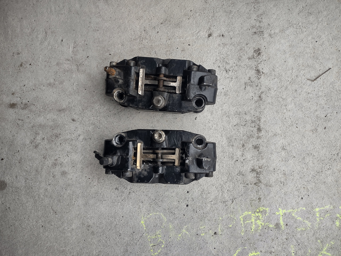 Suzuki gsxr 600 srad front callipers (OEM)