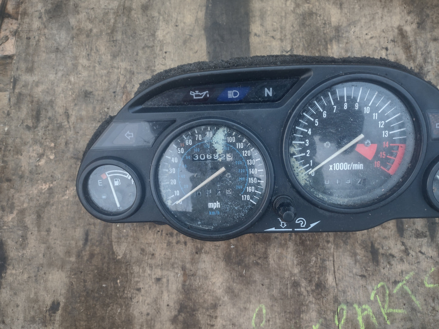 Kawasaki ZZR600 Speedo, clocks 30k miles (OEM)