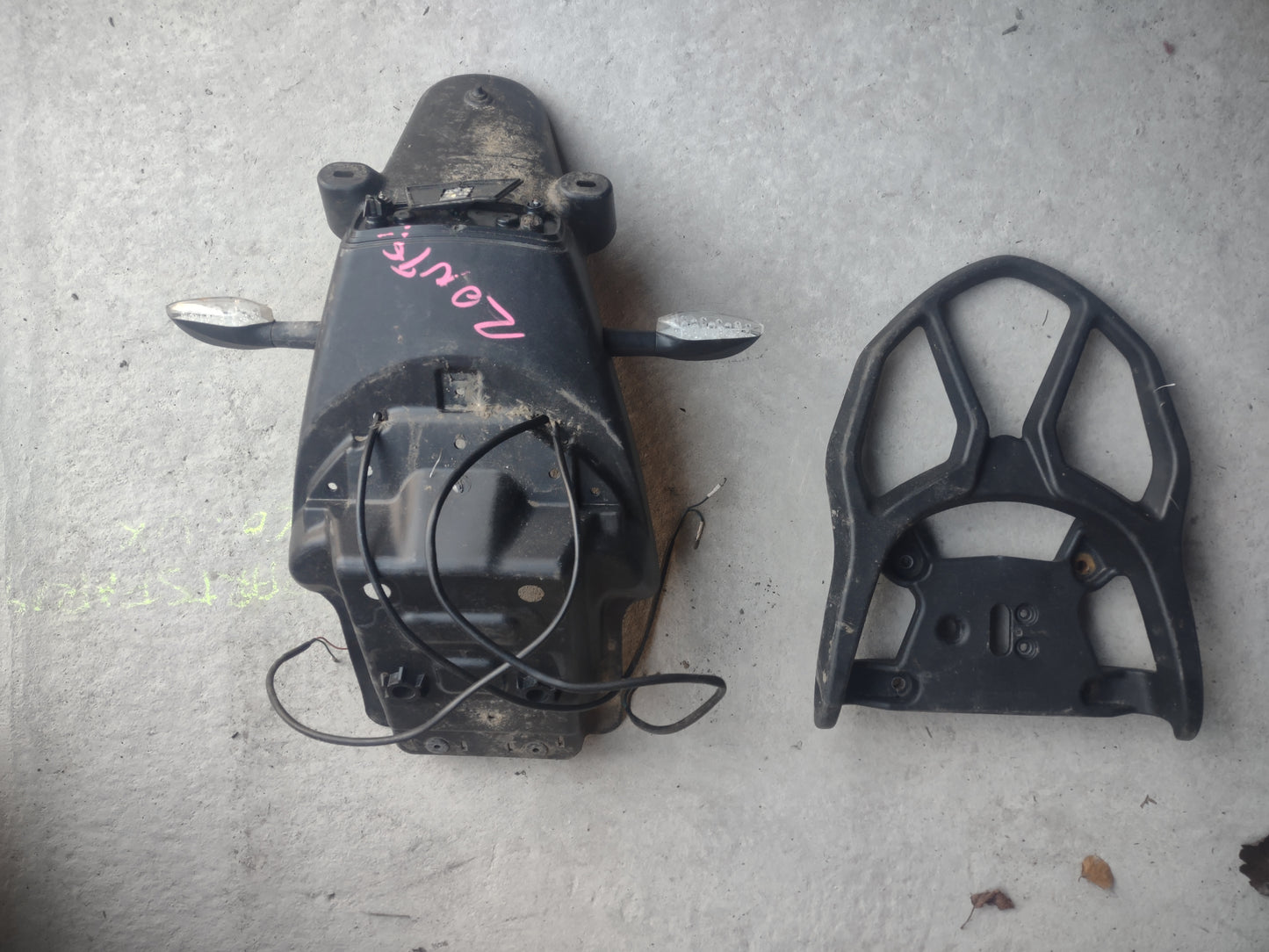 Zontes mantis 125 grab handle, side panels, rear lights (OEM)