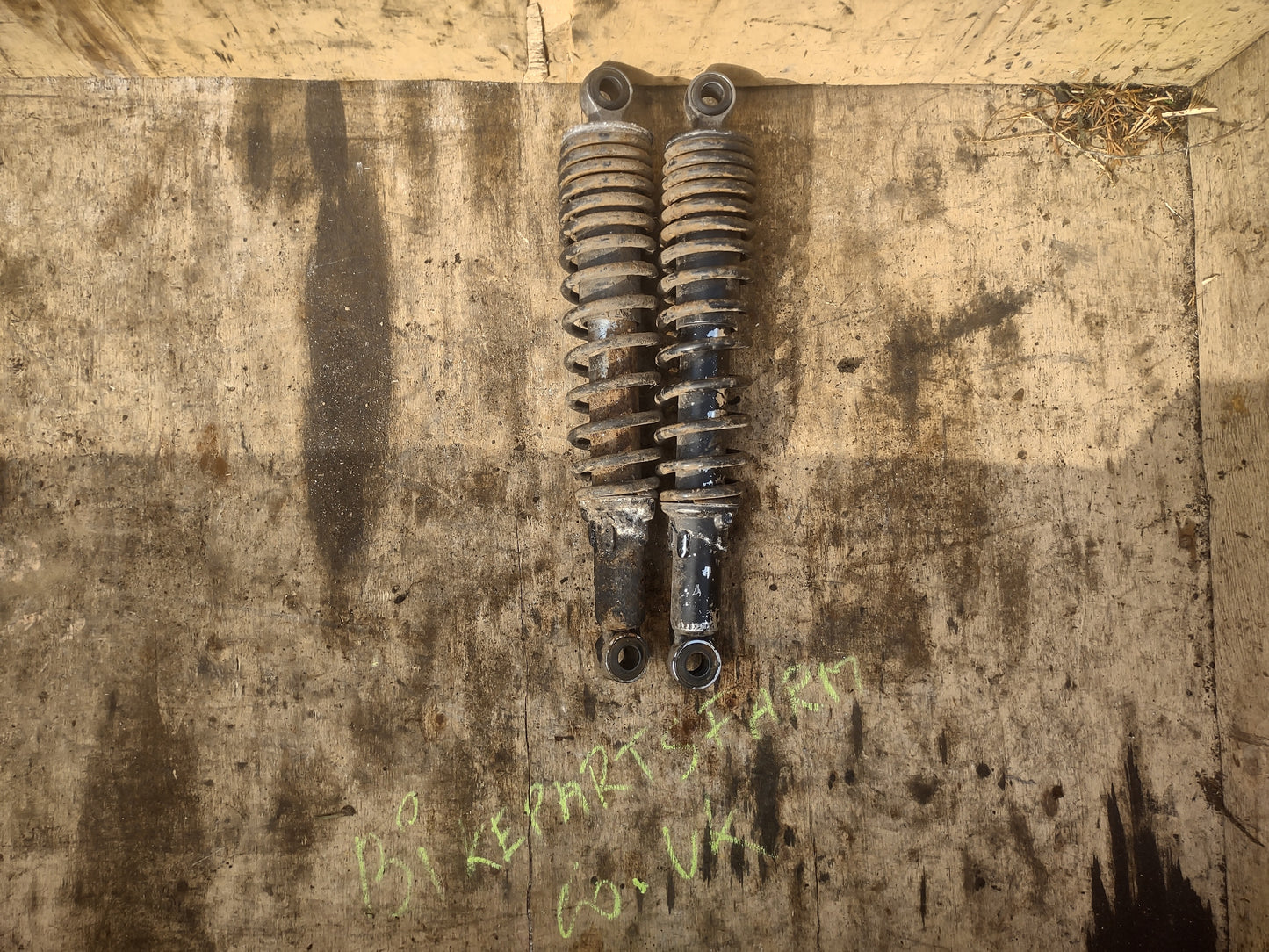 Yamaha YBR 125 rear shockers used