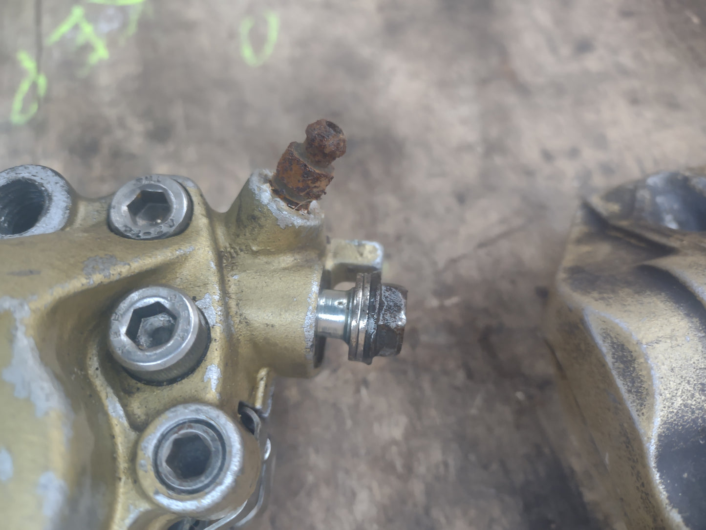 Kawasaki ZZR600 front brake callipers- Nissin- (OEM) used