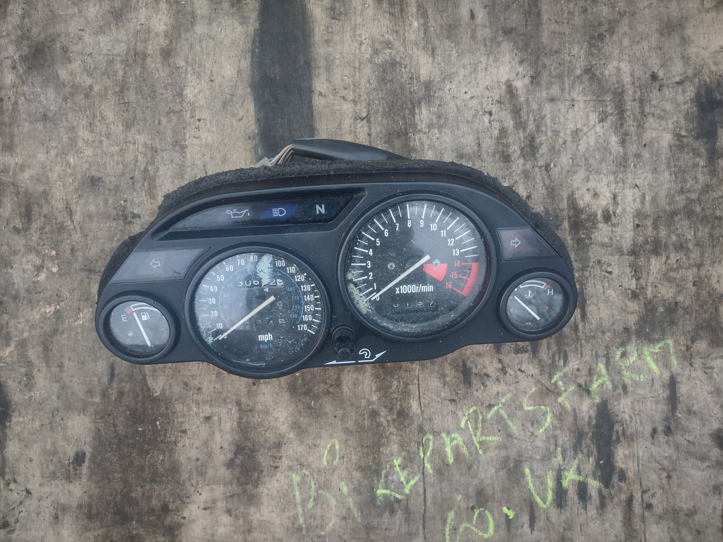 Kawasaki ZZR600 Speedo, clocks 30k miles (OEM)