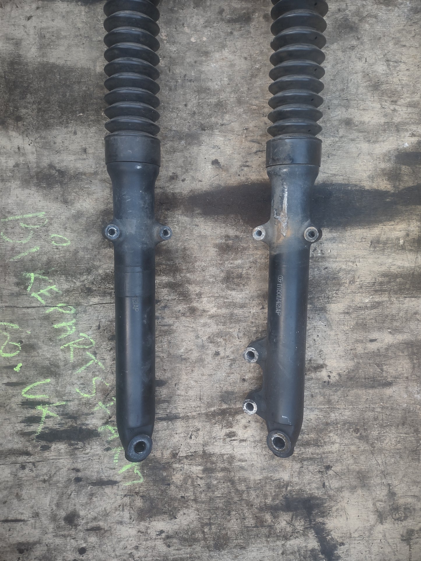Sinnis XF125 K157 FMI front forks / shockers, top and bottom yoke (OEM)