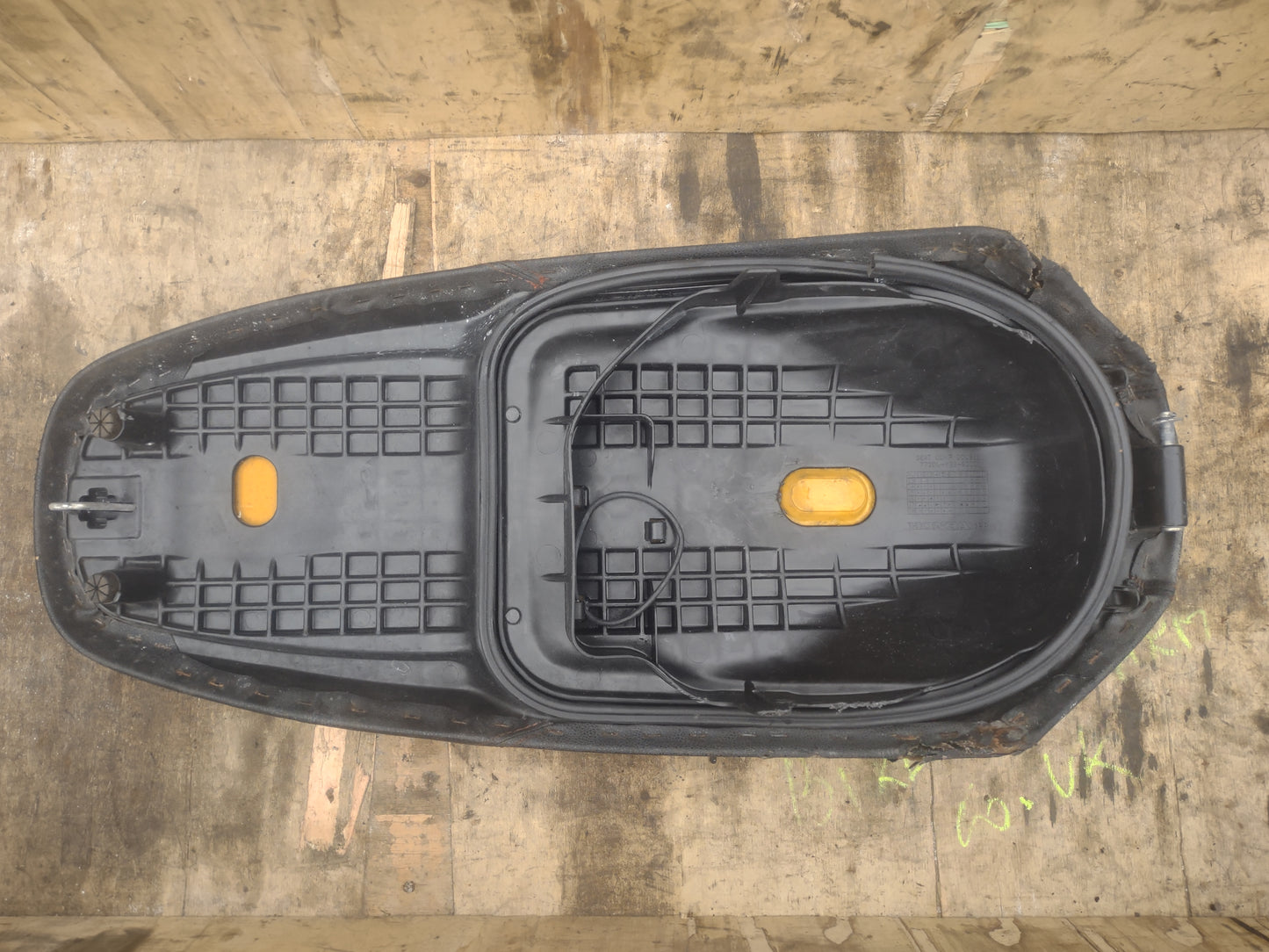 Honda ANC 125 / SH MODE 125 seat and bucket (OEM) used