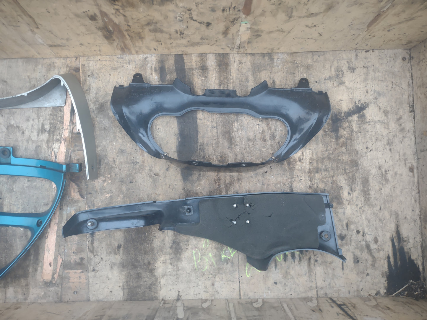 Kawasaki zzr600 nose cone, fairings, indicators, mounting bracket 1993 (OEM)