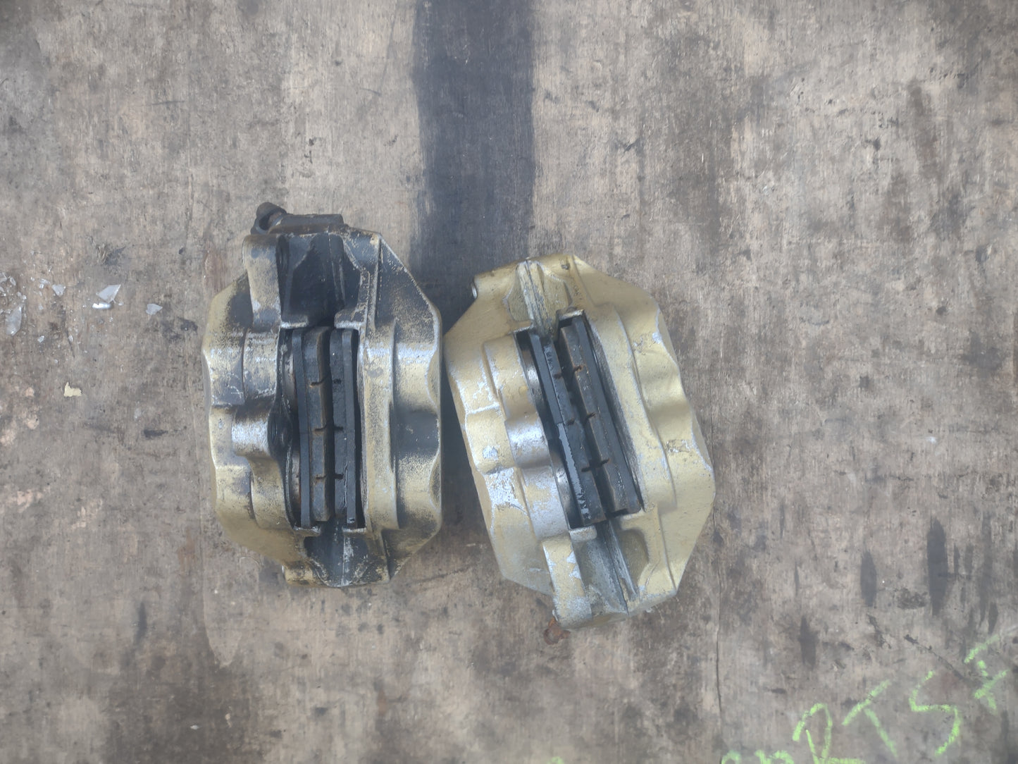 Kawasaki ZZR600 front brake callipers- Nissin- (OEM) used