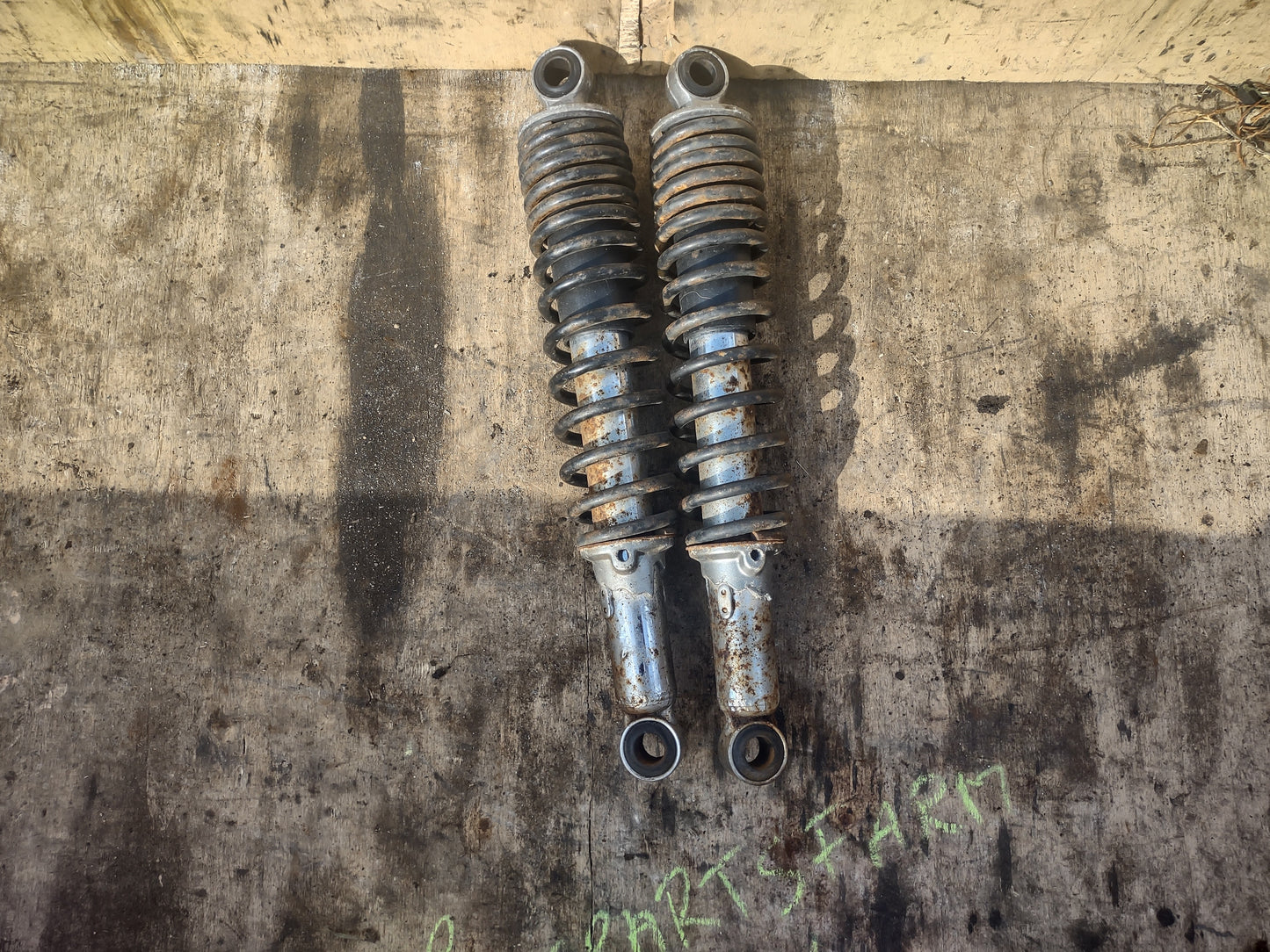 Yamaha YBR 125 rear shockers
